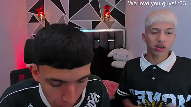 Seks show uživo modela Juan_Nd_Steven na kameri