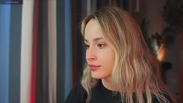 aviva_faith Adlı Modelin Canlı Sohbet Odası