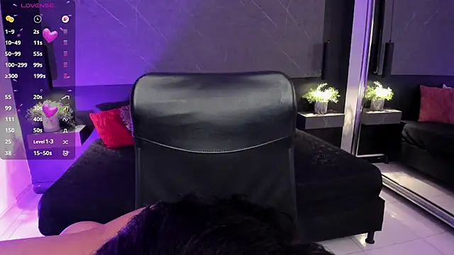 Živá chatovací místnost SaraaMills