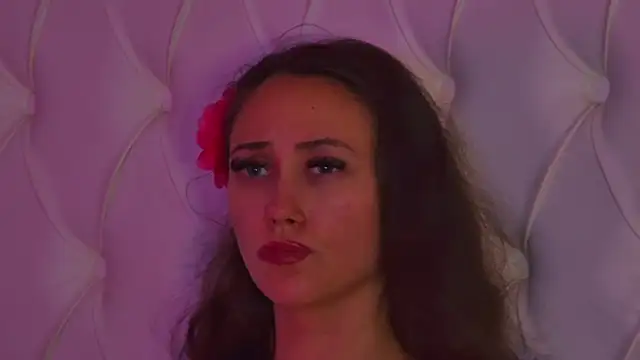 AliceMunro Adlı Modelin Canlı Sohbet Odası