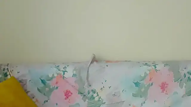 ElleLuv_'s Live Chat Room