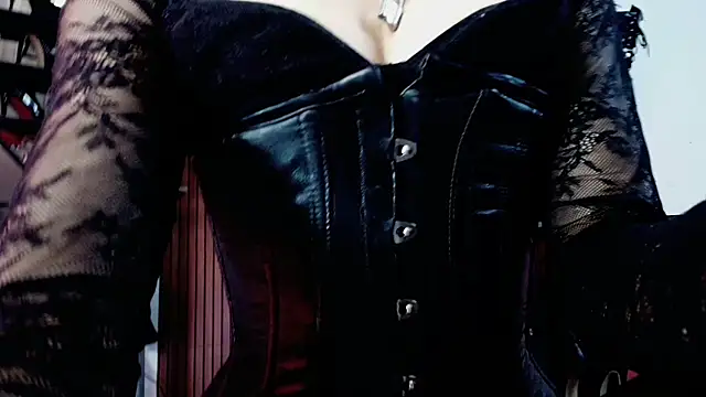 missdarklady's Live Chat Room