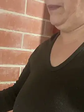 Sweeetness_Milf Live chatroom