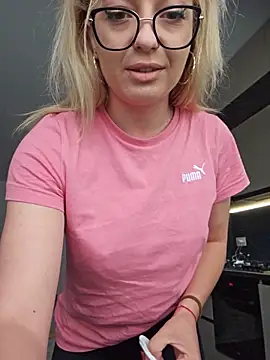 Bel_lla036Bella Adlı Modelin Canlı Sohbet Odası