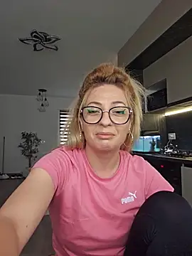 Bel_lla036Bella Adlı Modelin Canlı Sohbet Odası
