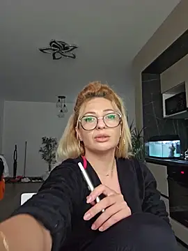 חדר צ'אט בשידור חי של Bel_lla036Bella