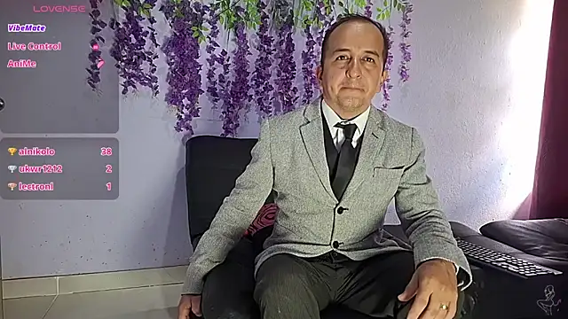 GreisyAndHazzan's Live Chat Room