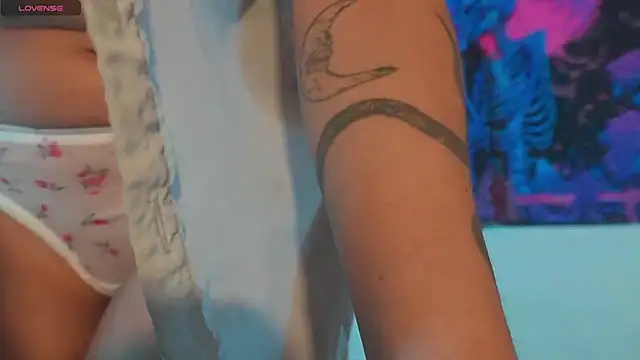 Živá chatovací místnost ariana-white-