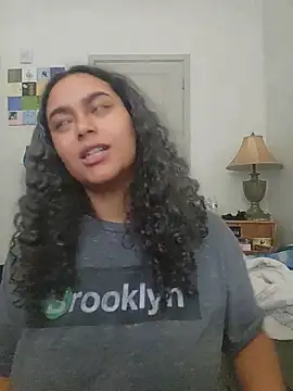 Chat soba uživo modela cinnaminnie