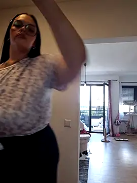 Živá chatovací místnost JUJUICY-
