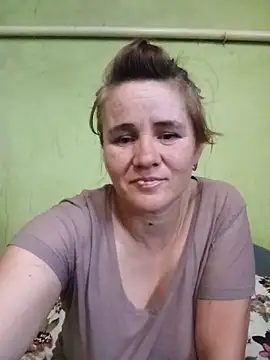 غرفة دردشة SannyMILF المباشرة