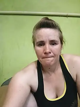 غرفة دردشة SannyMILF المباشرة