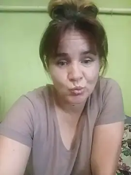 غرفة دردشة SannyMILF المباشرة