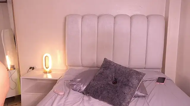 isaa_19 Adlı Modelin Canlı Sohbet Odası