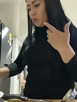 Sara_luna_'s Live Chat Room