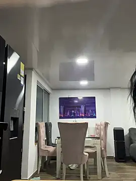 Sara_luna_ 现场聊天室