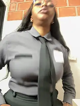 Seks show uživo modela CiaraEbony na kameri