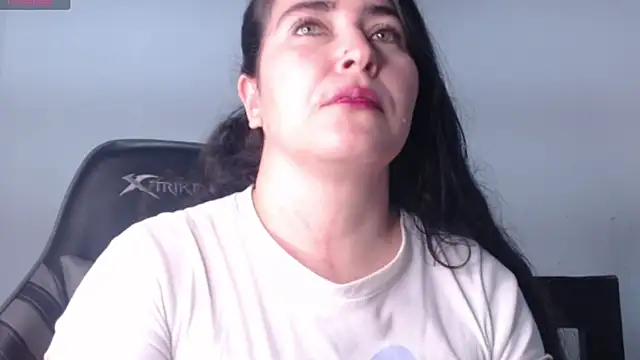 Živá chatovací místnost carla_slut_naugthy