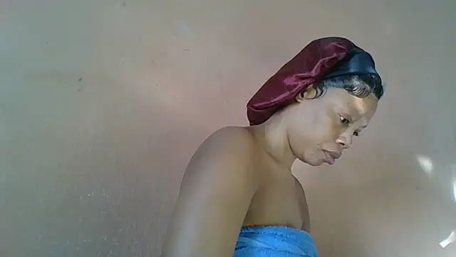 NAUGHTYSHALOTXX's Live Chat Room