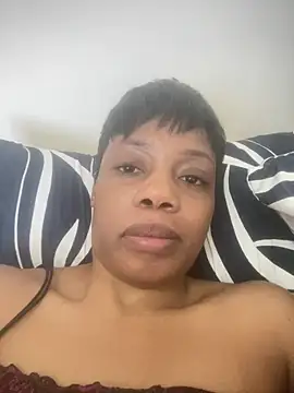 NAUGHTYSHALOTXX Live chatroom