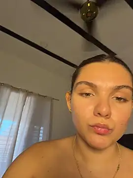 Eva_stark10 Adlı Modelin Canlı Sohbet Odası