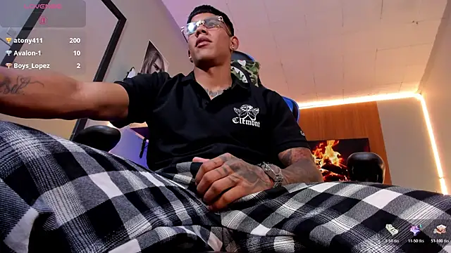 Pokazy przed seks kamerką na żywo – Damian_latinxxx
