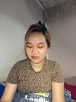 Almira6868's Live Chat Room