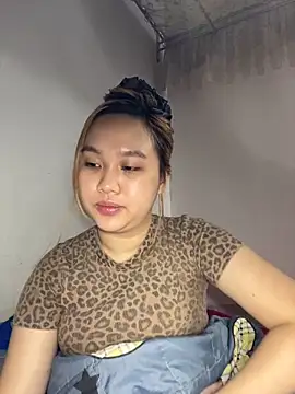 Phòng Chat Trực Tiếp Almira6868