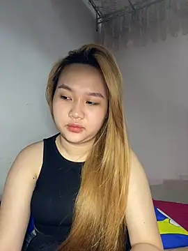 Almira6868 Adlı Modelin Canlı Sohbet Odası