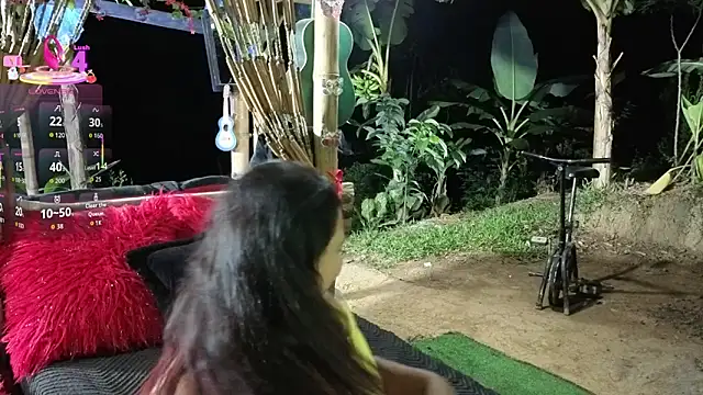 esmeralda_li Adlı Modelin Canlı Sohbet Odası