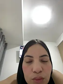 Phòng Chat Trực Tiếp Layla_kaderr