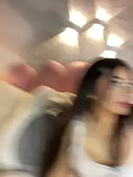 _MadiLee_ Adlı Modelin Canlı Sohbet Odası