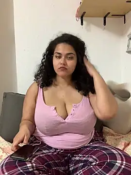 Curvydesifromgermany чат на живо