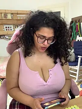 Sala de chat ao vivo de Curvydesifromgermany