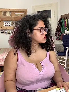 Živá chatovací místnost Curvydesifromgermany