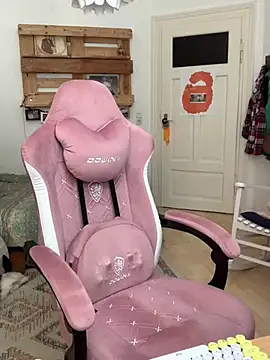 Curvydesifromgermany live-chat rom