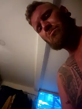Živá chatovací místnost Hunnyhunty420