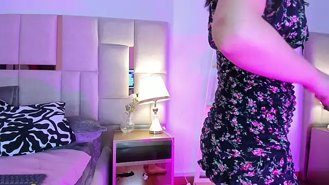 Sala de chat en directo de Laura_Dicardy
