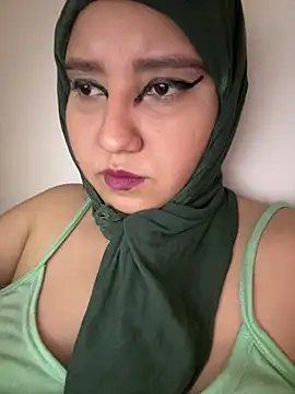 hannahayat's Live Chat Room