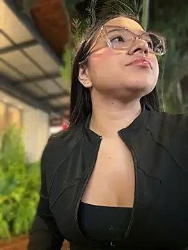 -VICKKY Adlı Modelin Canlı Sohbet Odası