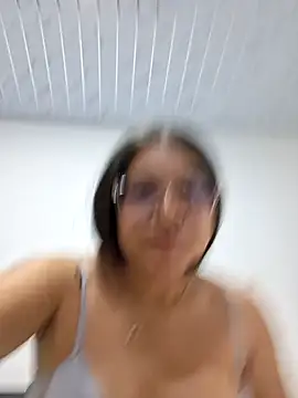 -VICKKY Live Chatraum