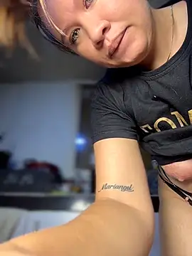 Sala de chat ao vivo de Emiily_lee