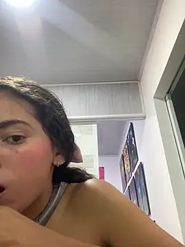 Phòng Chat Trực Tiếp Evelin_shy