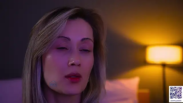 CottaDakota Adlı Modelin Canlı Sohbet Odası