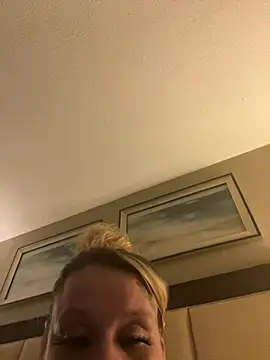 Živá chatovací místnost BBCLuvinJuicyPeach