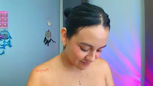 carla_rossin – Naživo chatovacia miestnosť