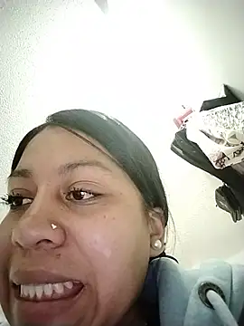 Tiphanydirty3 Adlı Modelin Canlı Sohbet Odası