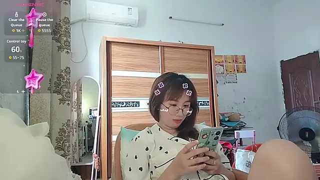 Lili_666's Live Chat Room