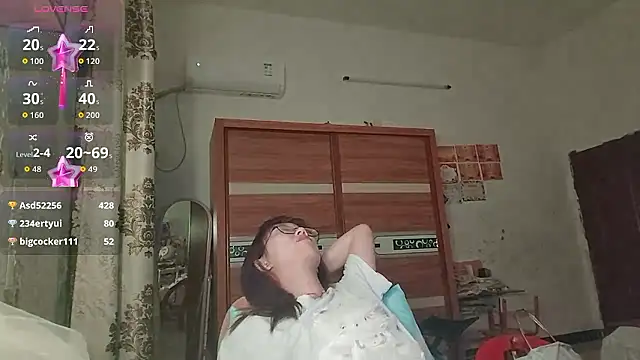 Sala de chat en directo de Lili_666