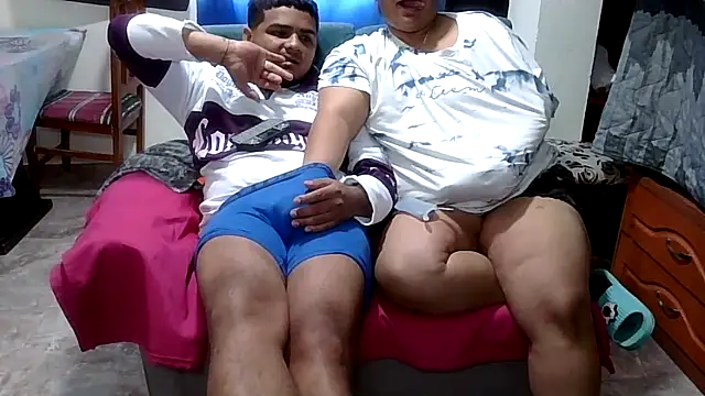 Boycuriousxxx's Live Chat Room
